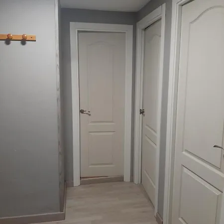 Piso Con Terraza En Apartamento *
