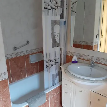 Piso Con Terraza En Apartamento